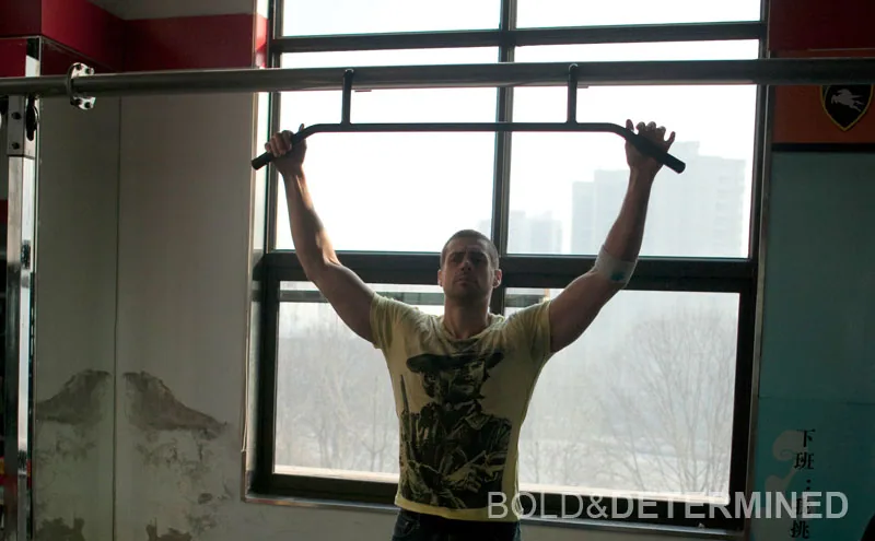 victor-pride-pullups-in-china-gym
